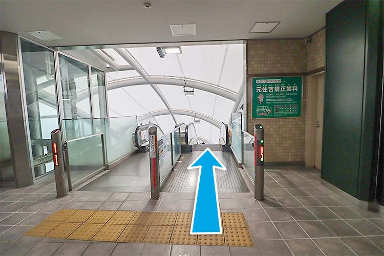 エレベーターで地上へ降ります