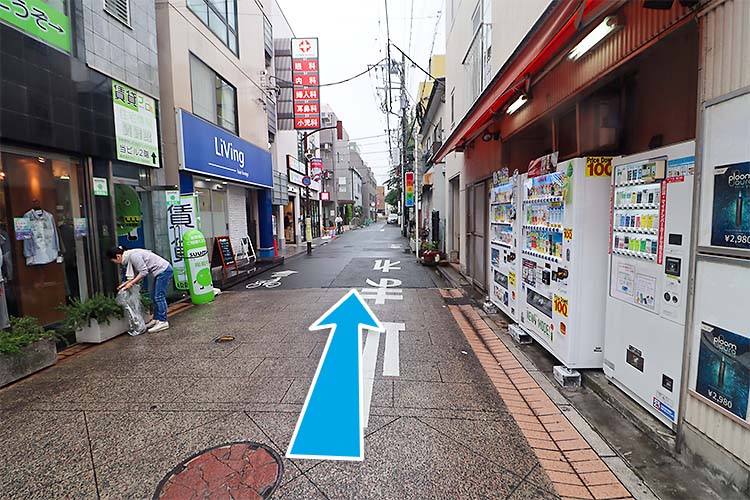 そのまま道なりに進みます
